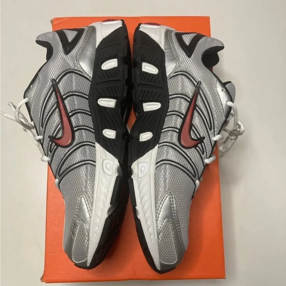 Nike Air Tri-D Run Men’s shoes size 12 silver and red with box like new